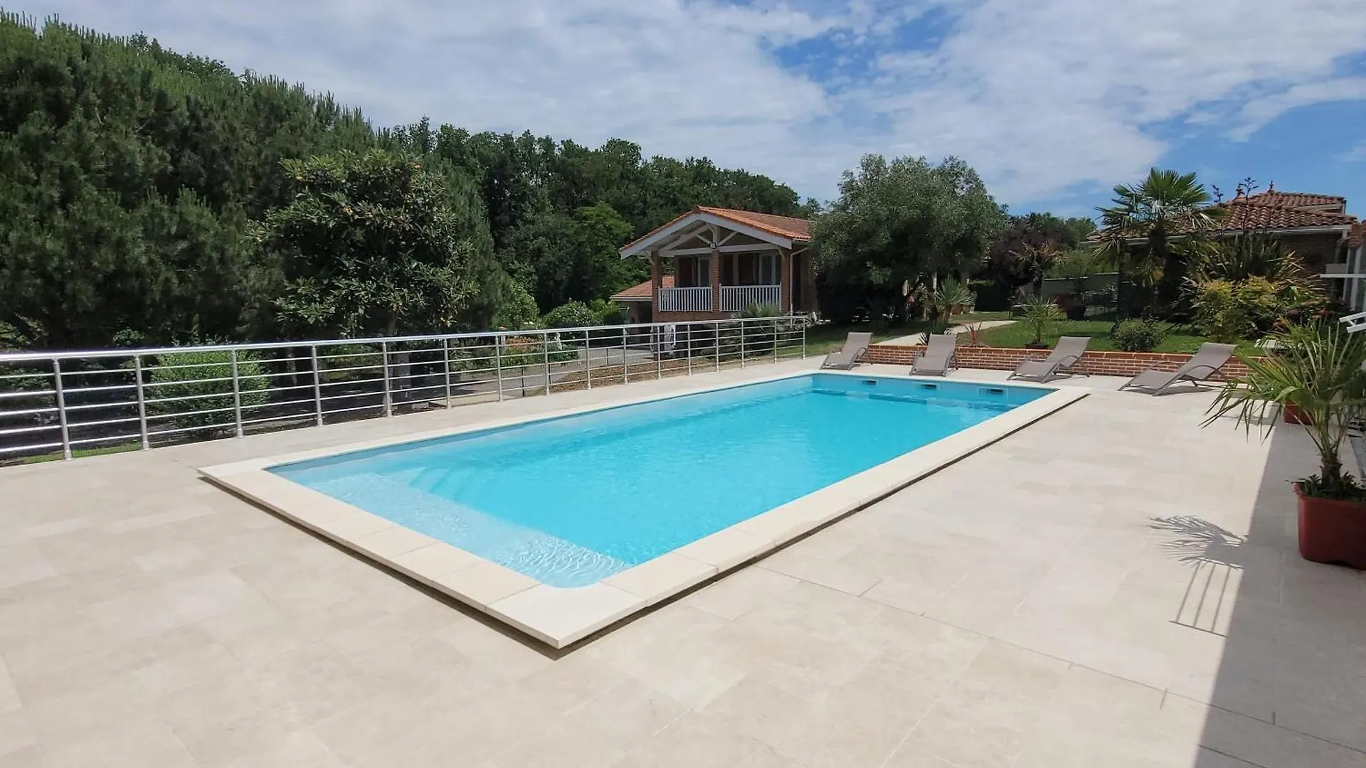 Guest house Logis De Nano Hotel Gratens